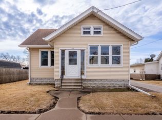 213 E Mayne St, Blue Grass, IA