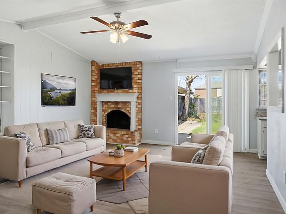 3rd image of 1917 Aspen Ln
