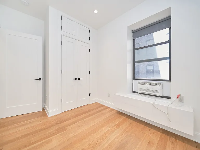 325 W 93rd St #1A — Photo 4