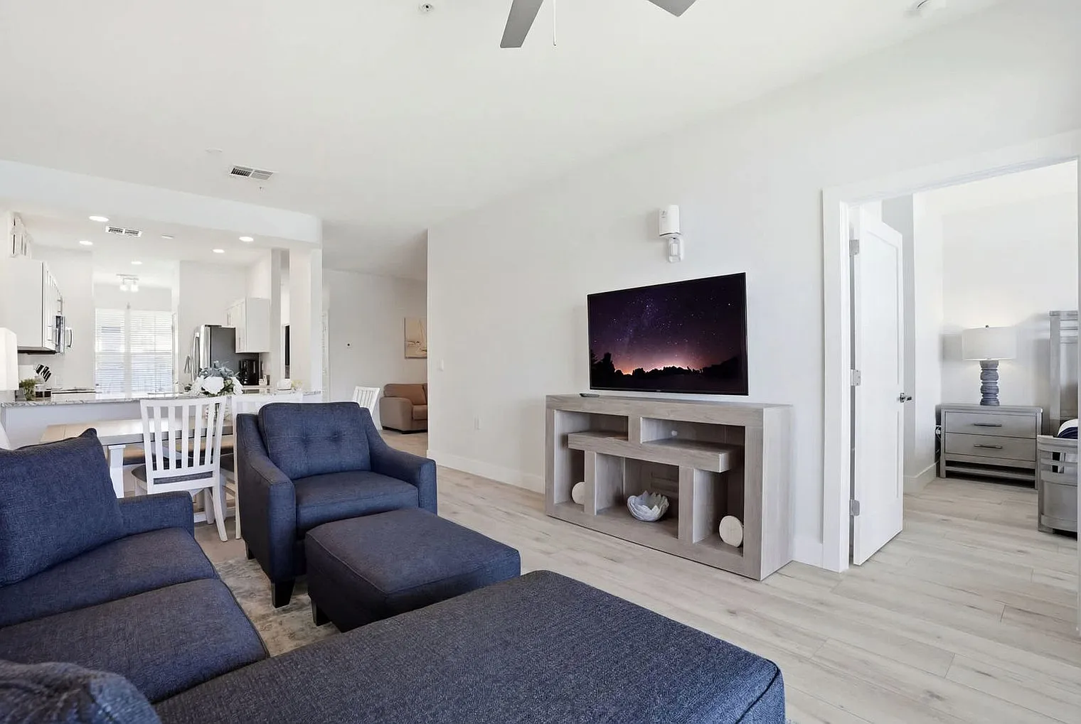 2 bed, 2.0 bath, 1388 sqft, $5,945 — Photo 3