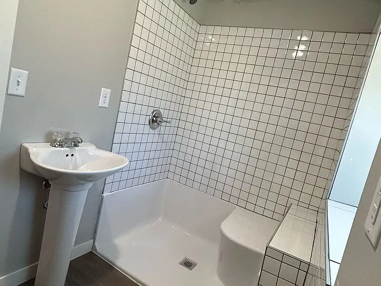 215 S 5th St — Photo 10