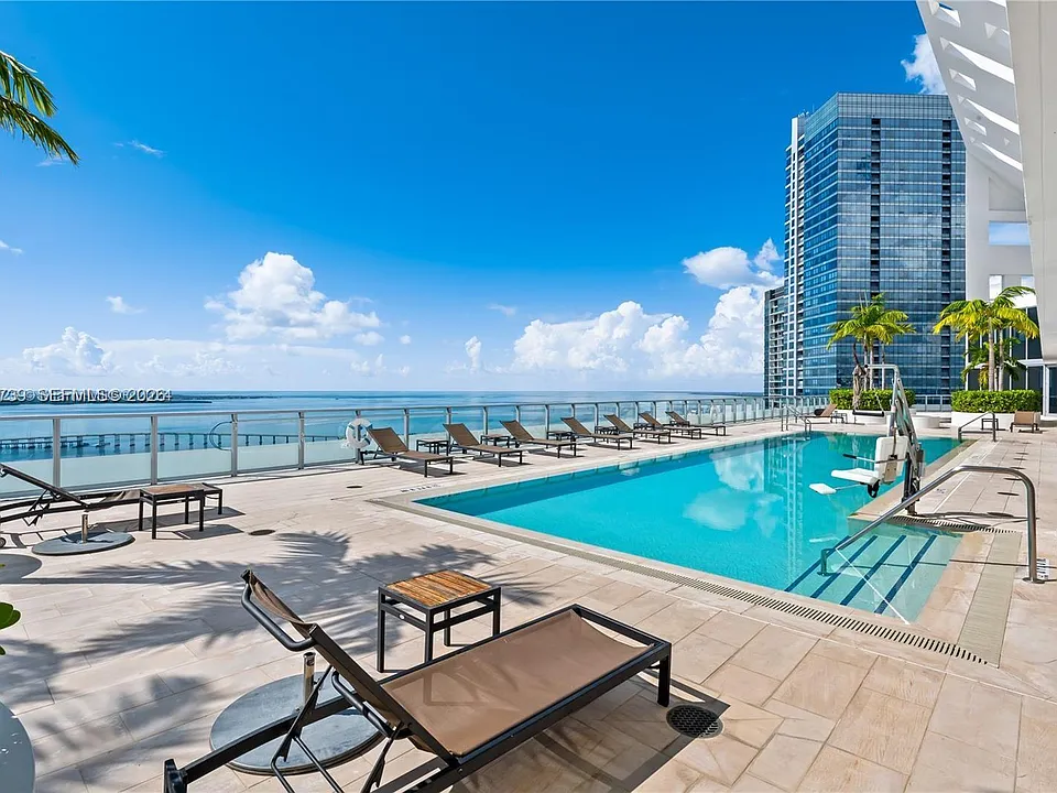 1300 Brickell Bay Dr #1007