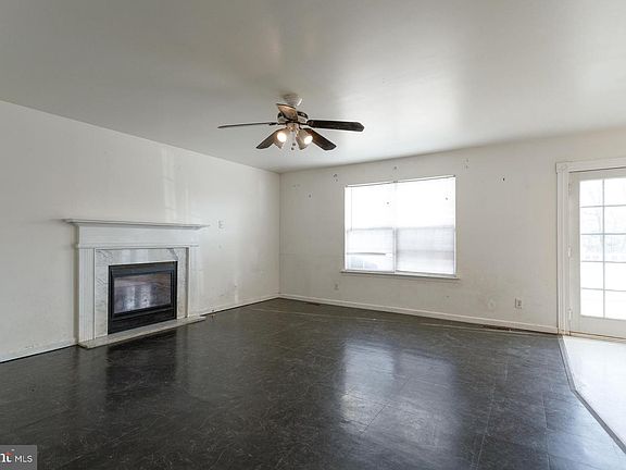 3rd image of 438 Durham Rd