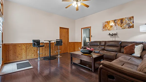 4 bed, 2620 sqft, $3,200 — Photo 3