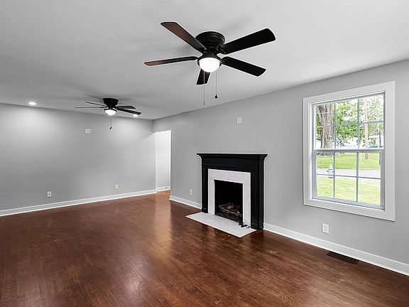 5th image of 801 Burkett St
