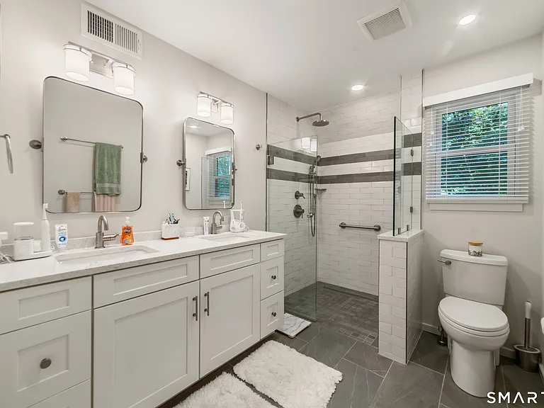 595 Heritage Vlg #B — Photo 16