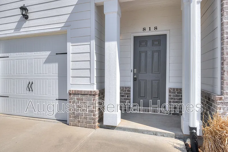 3 bed, 2.5 bath, 1435 sqft, $1,910 — Photo 3