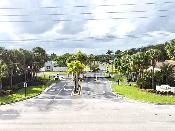 3rd image of 5254 Mirror Lakes Boulevard