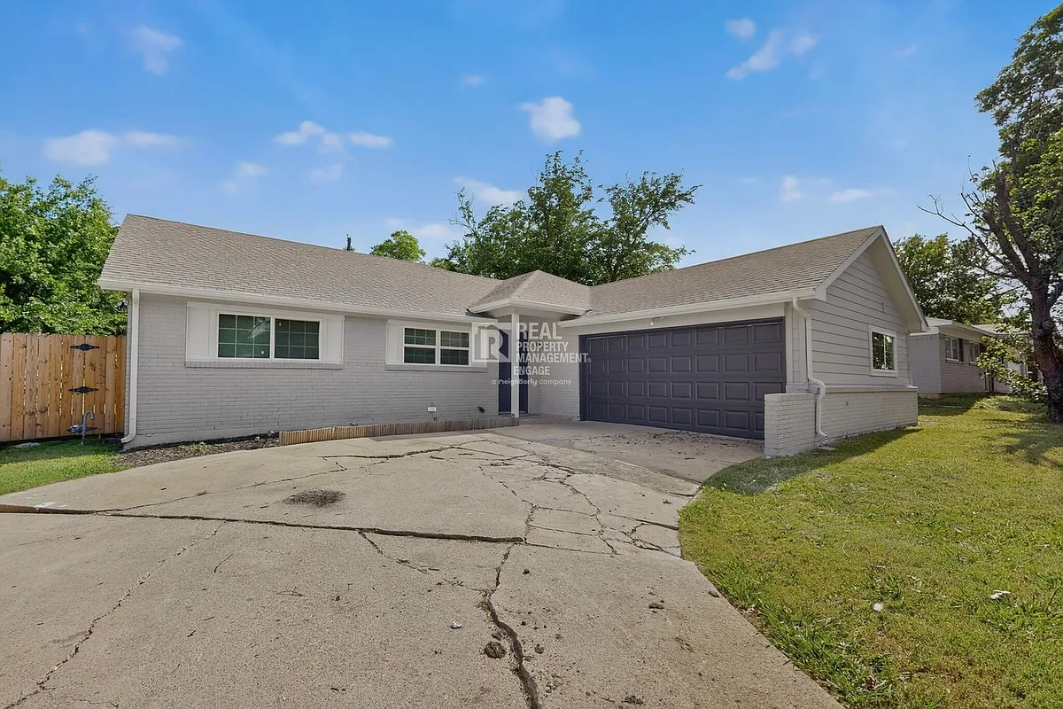 Building Photo - 2508 Skylark Dr