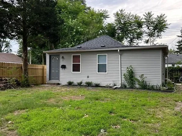 5003 Ashley St, Grosse Pointe Farms, MI 48236