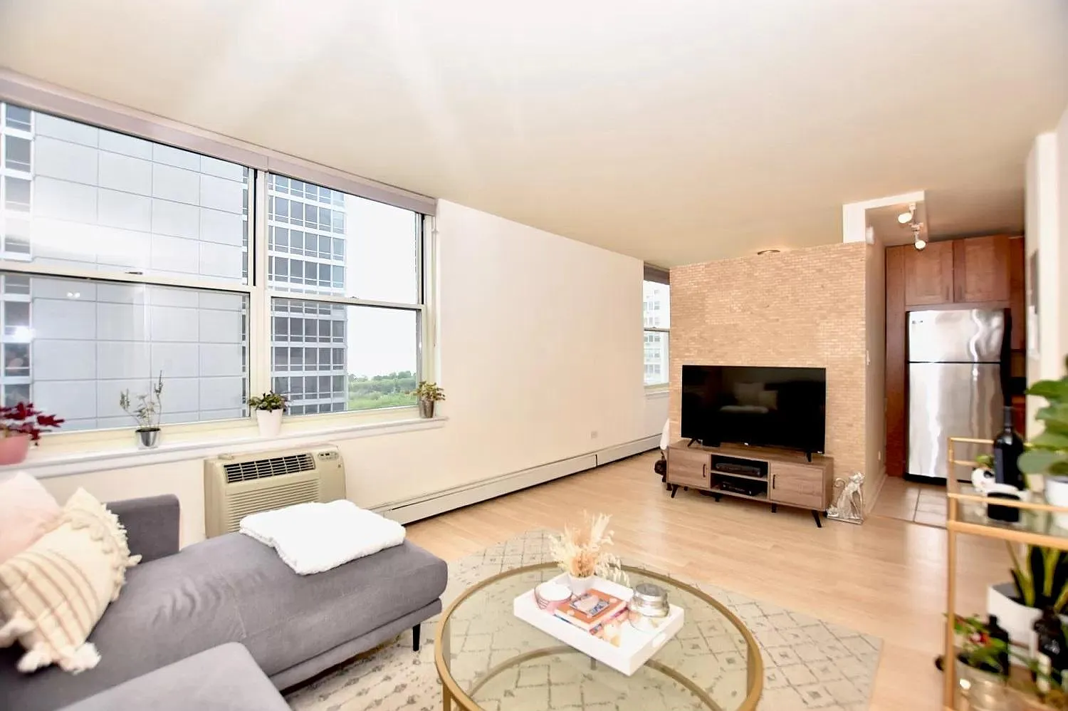 3033 N Sheridan Rd — Photo 4
