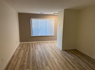 215 Logan St APT 1, Valparaiso, IN 46385