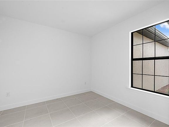 5th image of 17032 Bishop BLVD