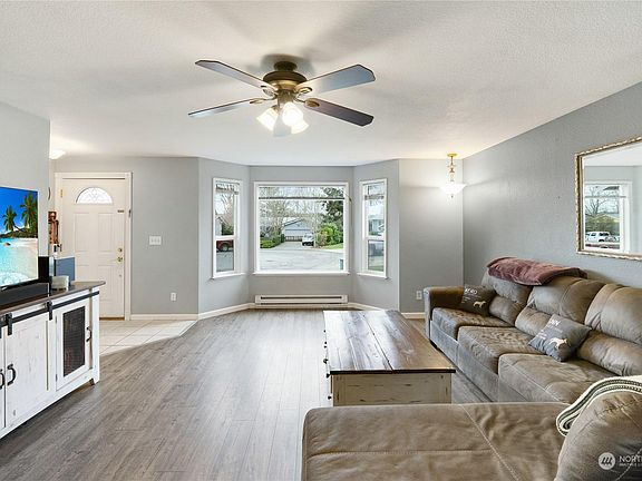 4th image of 234 SE Fisher Ct