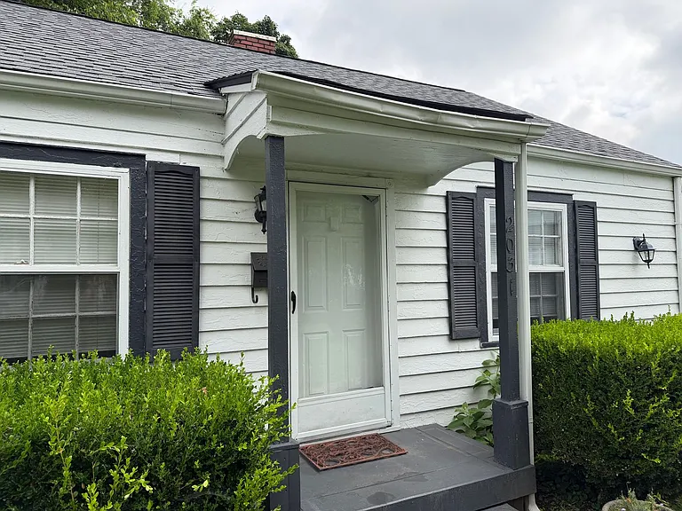 2031 Benjamin St — Photo 1