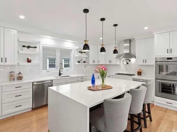 578 School St, Belmont, MA 02478