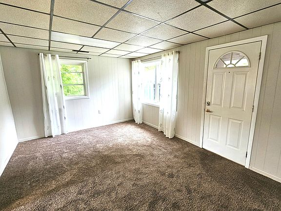 3rd image of 583 Shirley Dr