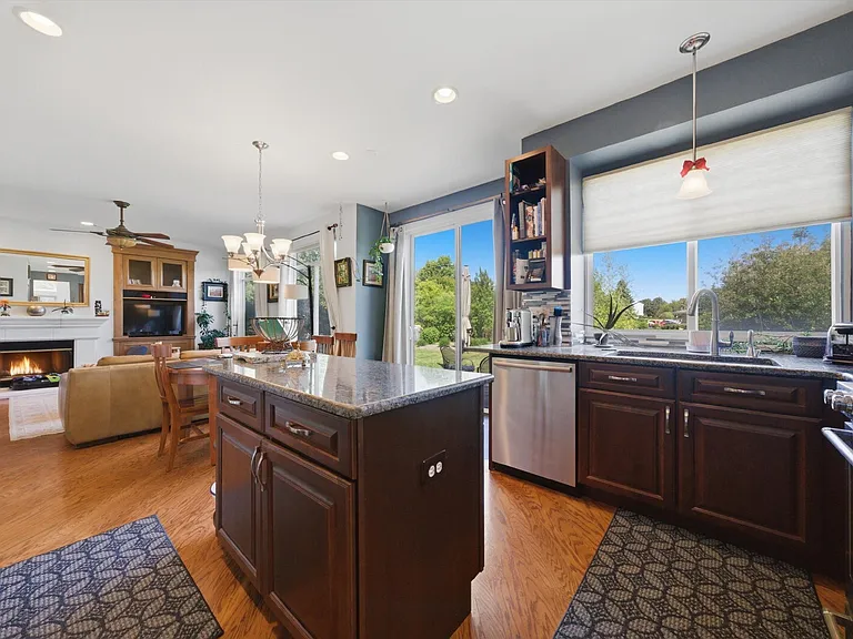 1090 Aster Ct — Photo 15