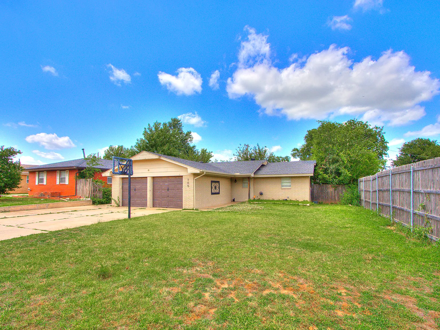 3 bed, 1.5 bath, 1056 sqft, $1,345 — Photo 3