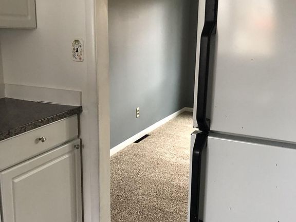 3rd image of 529 E Main St APT 3A