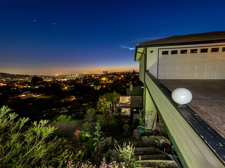 4350 Alta Mira Dr — Photo 7