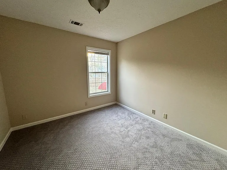 215 Lisbet Ct — Photo 13