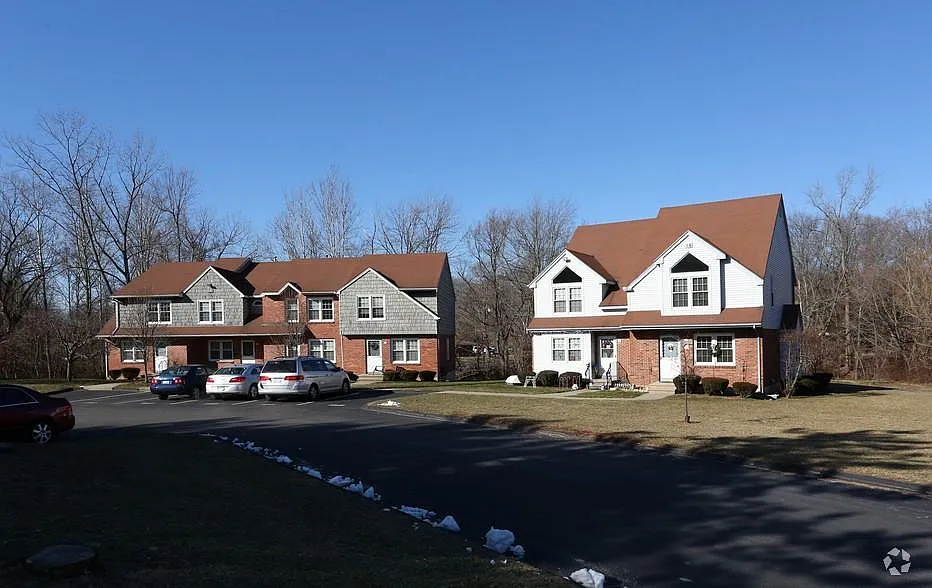 Westfield Glen — Photo 2