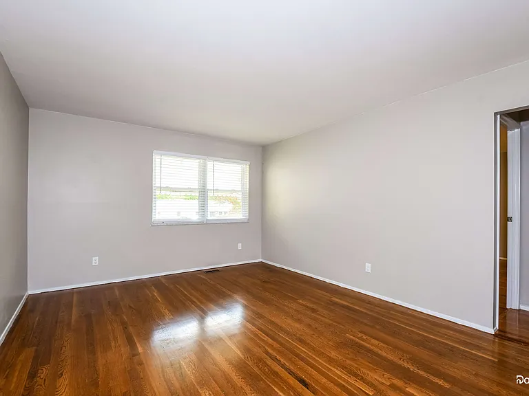 11011 Crimson Dr — Photo 5