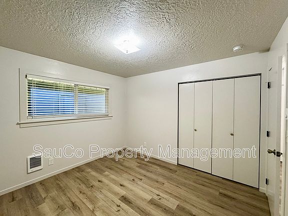 5th image of 2737 Maywood Dr