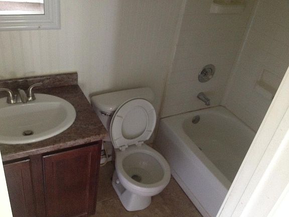 4th image of 210 Allen St #A