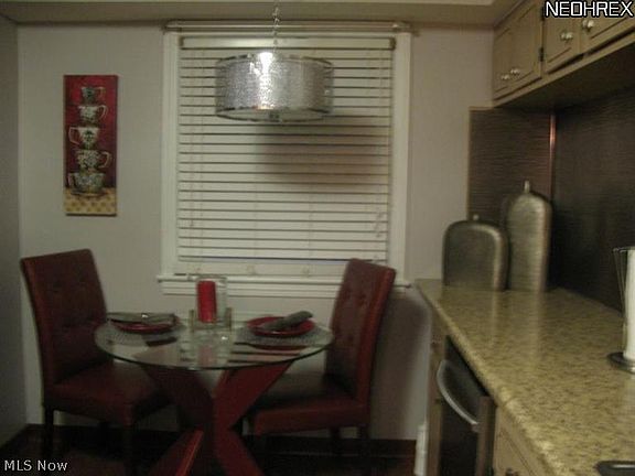 3rd image of 12808 Thraves Ave
