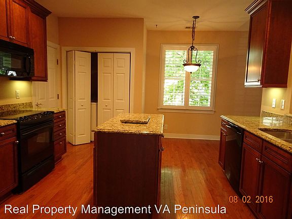4th image of 401 Shaindel Dr