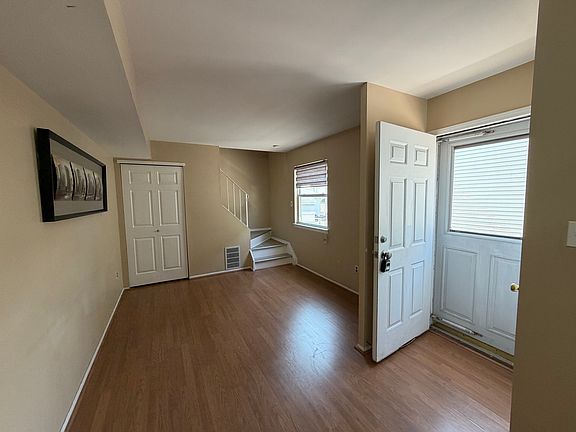 4th image of 310 Bartlett Ave #1R