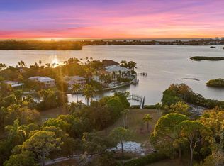 1329 N Lake Shore Dr, Sarasota, FL 34231
