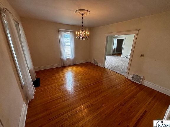 3rd image of 607 N Minnesota Ave