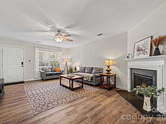3rd image of 4804 Manchineel Ln