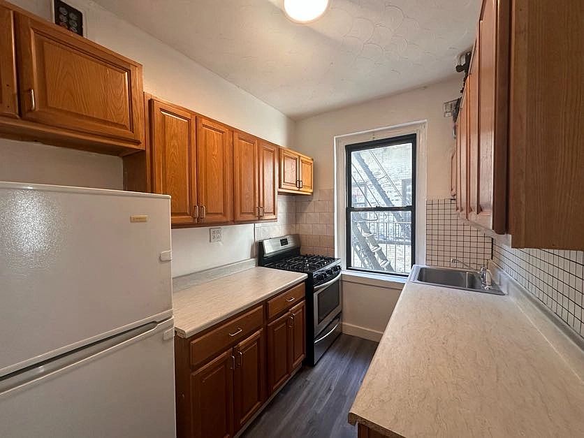 1st image of 2106 35th St #4th