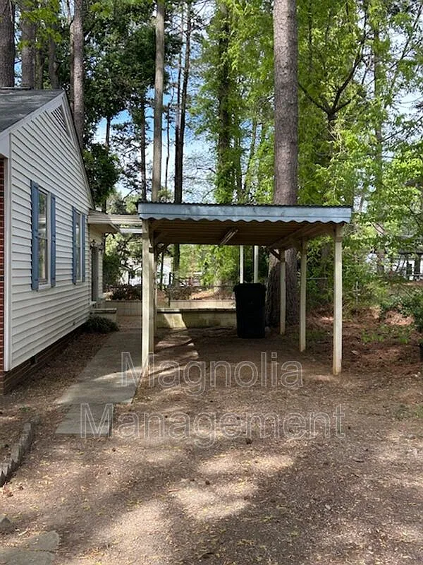 3 bed, 1.0 bath, $1,395 — Photo 2