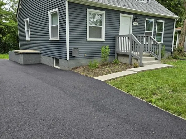 924 E 63rd Pl, Merrillville, IN 46410