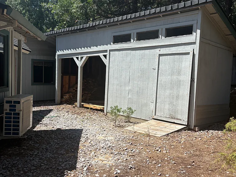 805 Holiday Ct — Photo 24