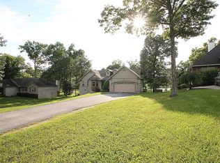 561 E Deer Creek Dr, Crossville, TN 38571