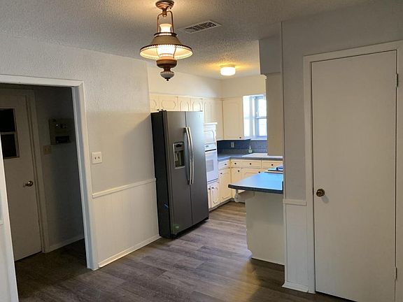 4th image of 1703 Windsor Dr