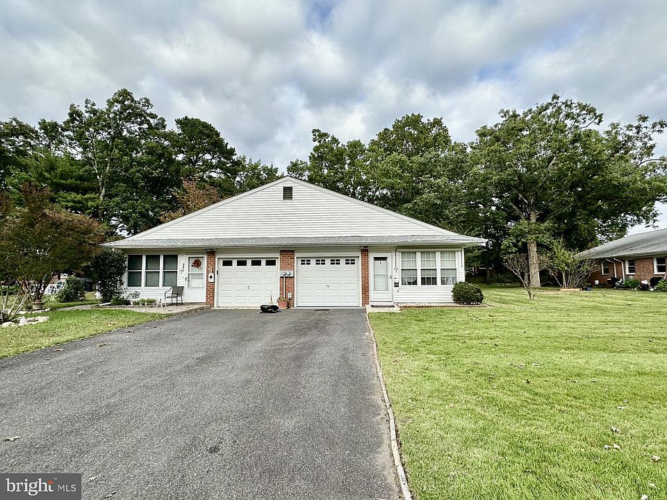 1st image of 133 Azalea Dr #B