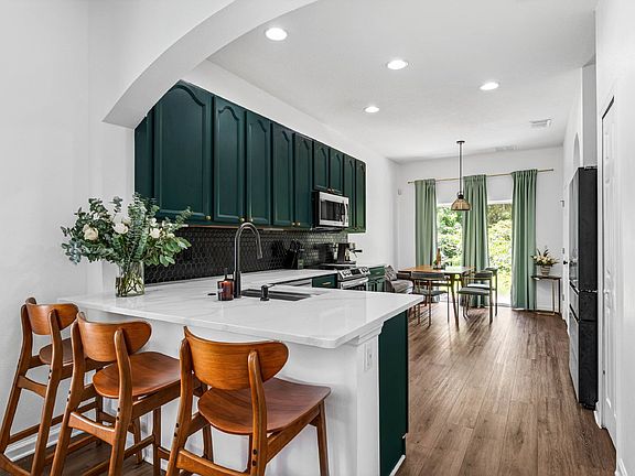 5th image of 10428 Park Commons Dr