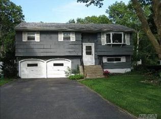 747 10th St, Islip Terrace, NY 11752