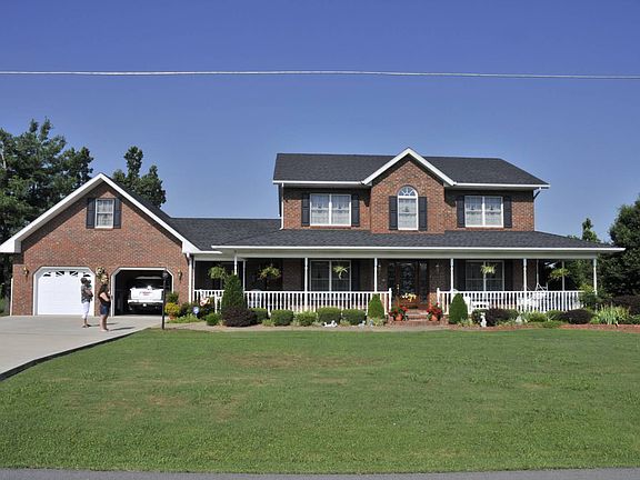 3rd image of 525 Hilltop Ln