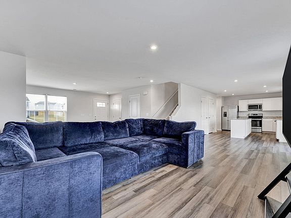 4th image of 203 Tallowberry Way