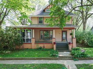 706 W 4th St, Delavan, IL 61734