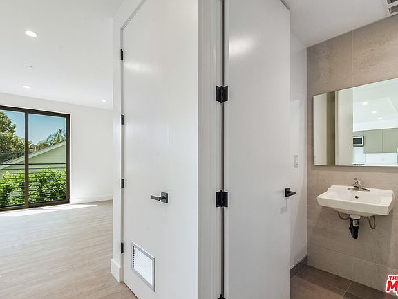 3rd image of 1206 N Sycamore Ave #2