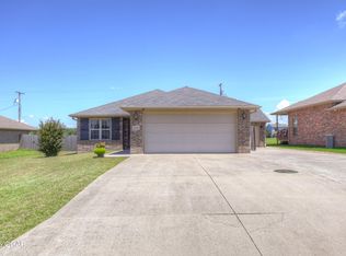 1253 Matthew Cir, Webb City, MO 64870